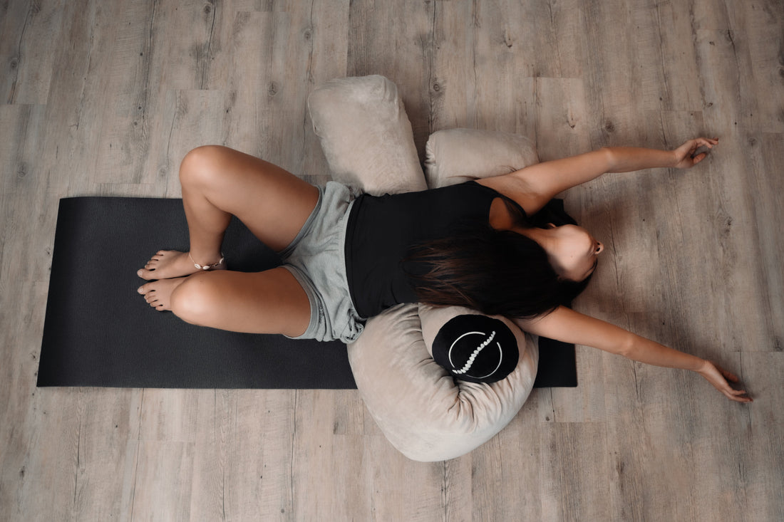 Jóga Párnával – 7 Legjobb Ászana Kezdőknek
