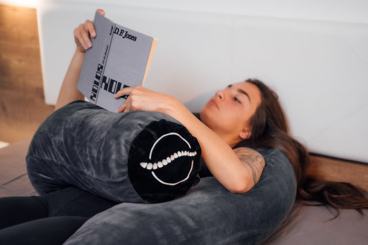 Leggere con Cuscino – Trasforma la Tua Esperienza di Lettura con Supporto Ergonomico